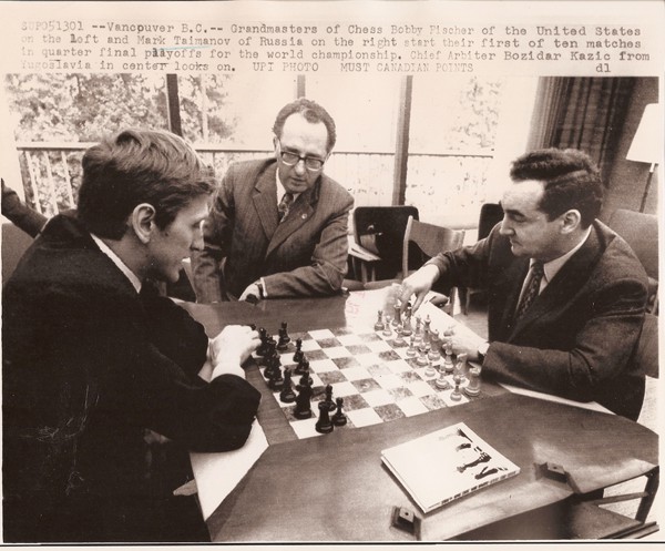 Bobby Fischer visits Mikhail Tal in hospital, Curaco, 1962