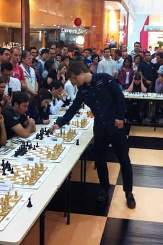 Carlsen Shows His Class in Brazil 