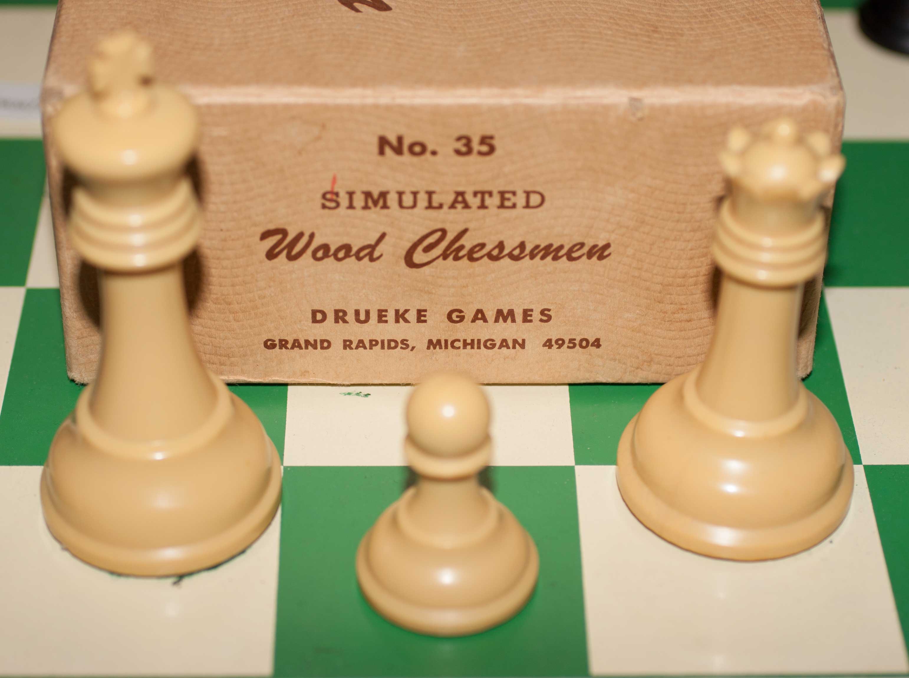 Drueke No.35 Players Choice Chess with 4 queens 