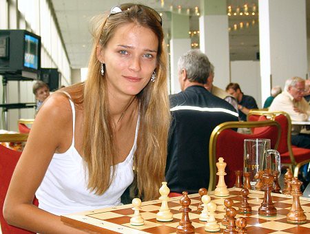 Carmen Kass attributed her successful modelling career to chess, British  Vogue