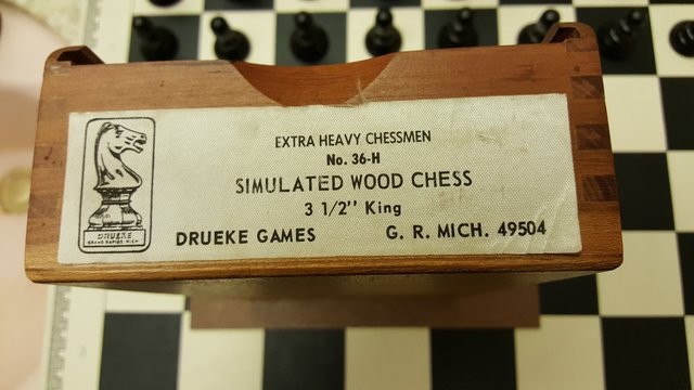 Drueke No.35 Players Choice Chess with 4 queens 
