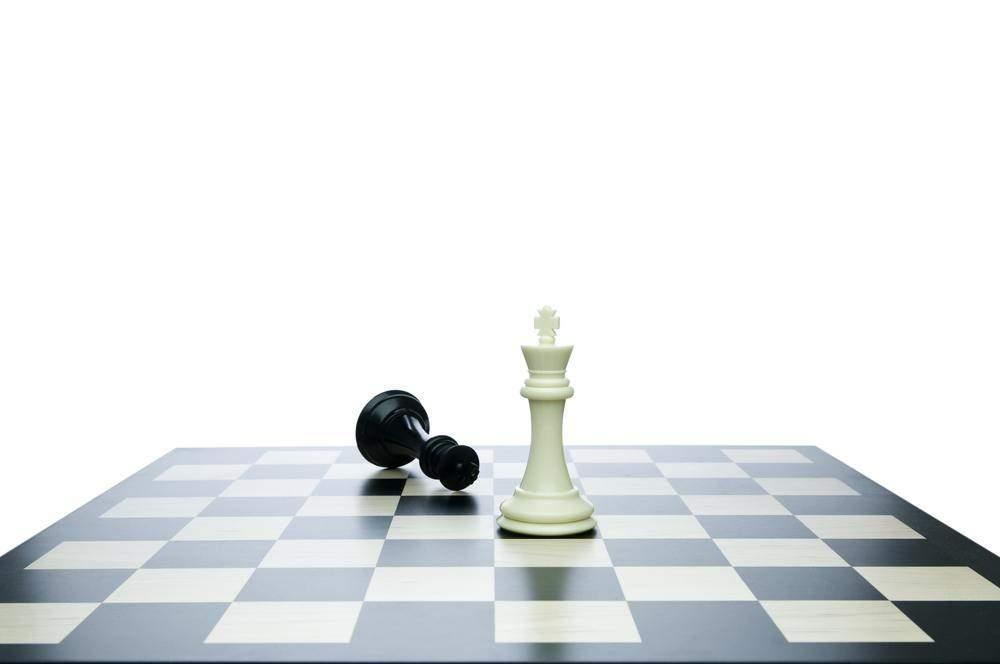Chess Tempo: White to move wins. Black's last move: Kf8-e8