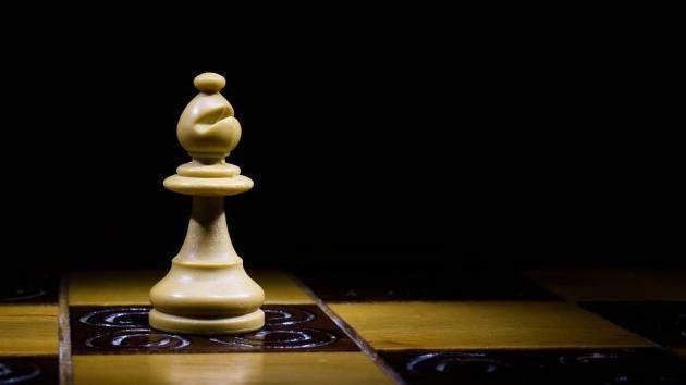 Em xadrez infinito, seu rei sempre estará na mira de um bispo – Zero
