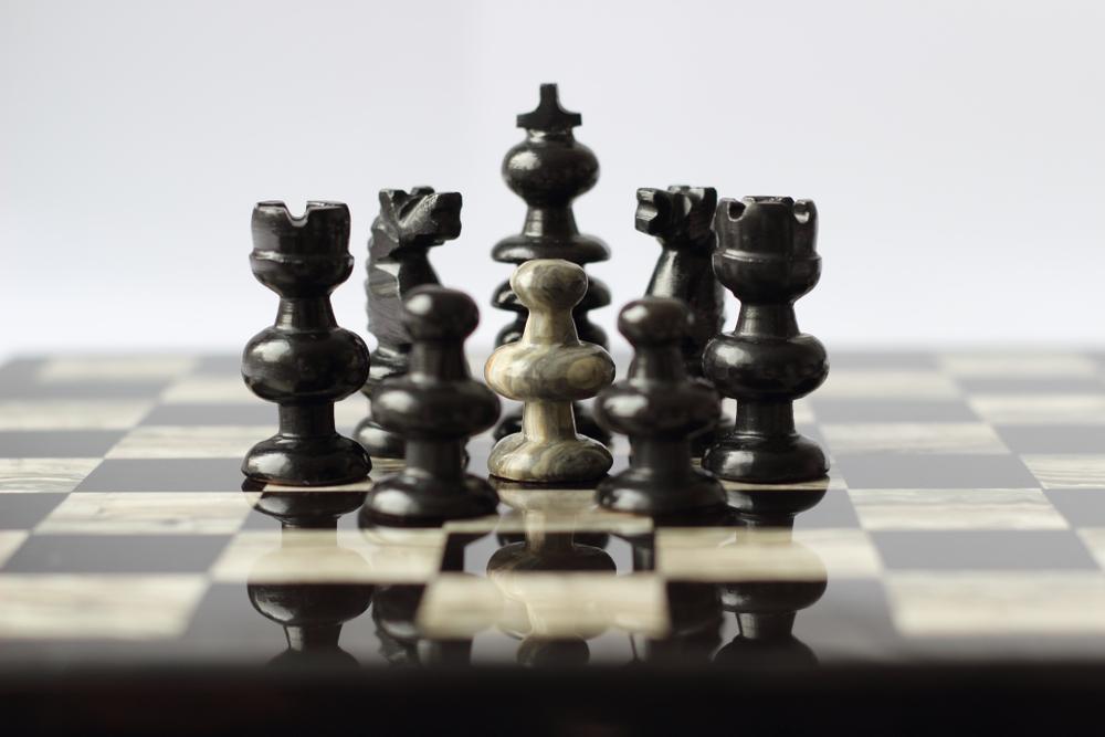 Стратегия шахмат: когда собственные фигуры вас предают