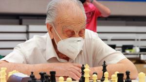 Manuel Álvarez Escudero: jugando y ganando a los 100 años