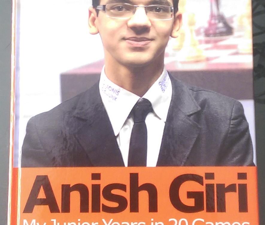 Veiling van Anish Giri's gesigneerde boek voor het goede doel