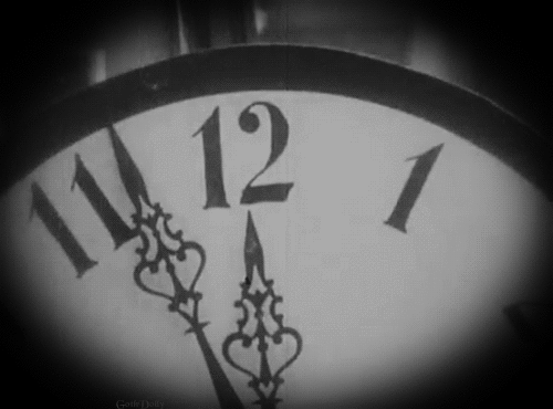 Полночь на английском. Часы гифка. Анимация старинные часы. Гифки часов. Часы анимация.