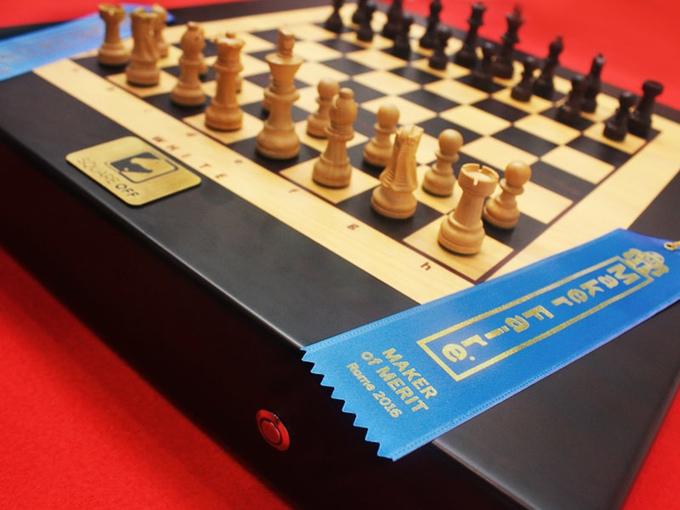 Peças de xadrez se movem sozinhas em tabuleiro inteligente 