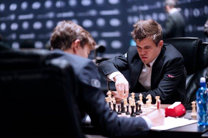 (Anlaysis)Carlsen-Karjakin Game-5: Carlsen “screwed up”