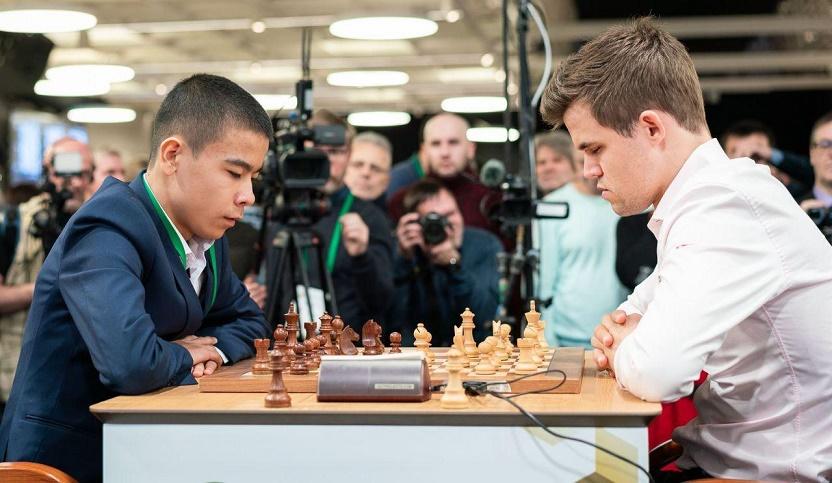 Шахматист из Узбекистана выиграл действующего ЧМ по шахматам,Магнуса Карлсена