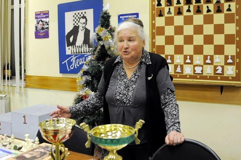 Lyudmila Belavenets. "Problems of Children's Chess" (2012)