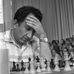 Petrosian annotates 2 of his games against Fischer from the candidates final match
