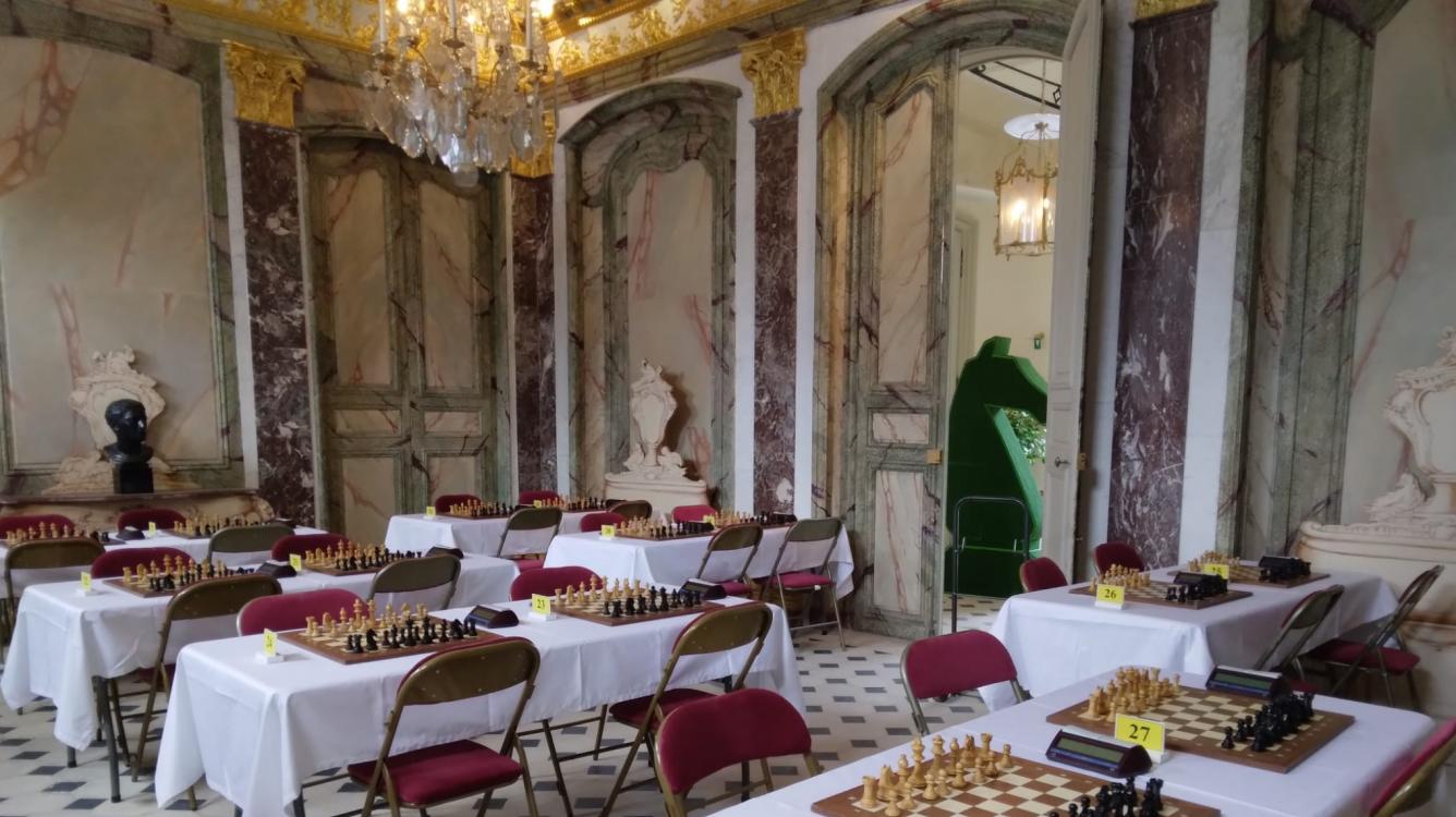 Chess at the chateau. Part 1: a perfect start
