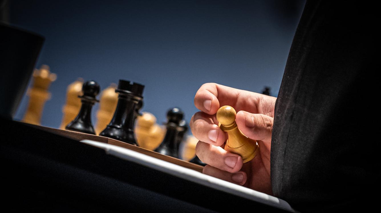 Campionato del mondo di scacchi 2021, Carlsen vs Nepo: Analisi e commento della  ottava partita