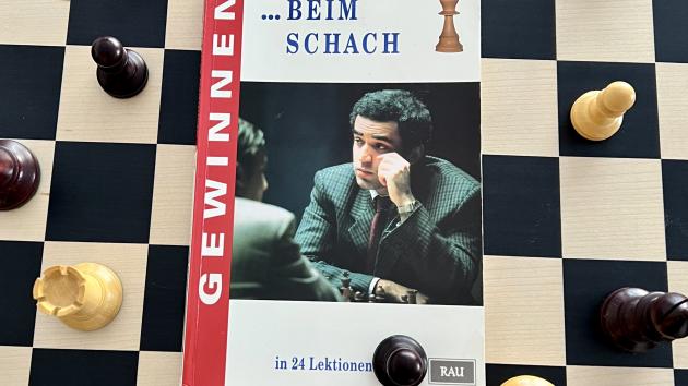 Kasparow beim Schach