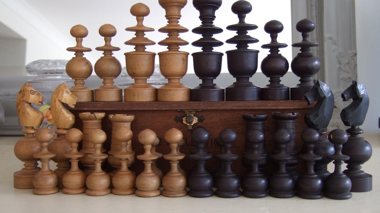 French Regency Chess Set