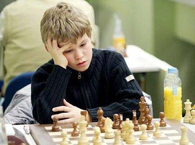 13-year-old Magnus Carlsen gets bored against the Chess Legend Kasparo