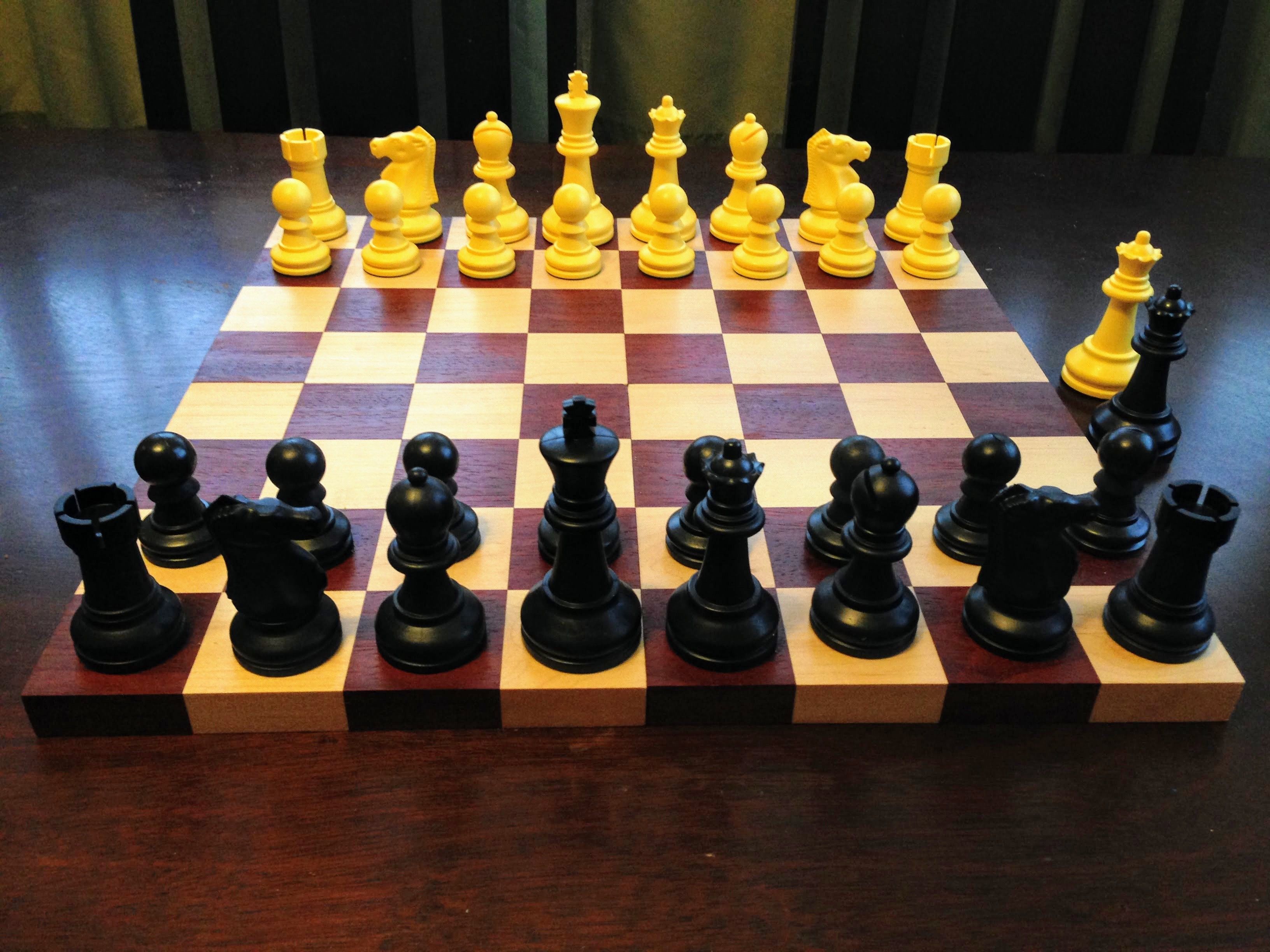 PLASTIC CHESS SET PLUNDER CHESS GAMING PIECES & STAND 
