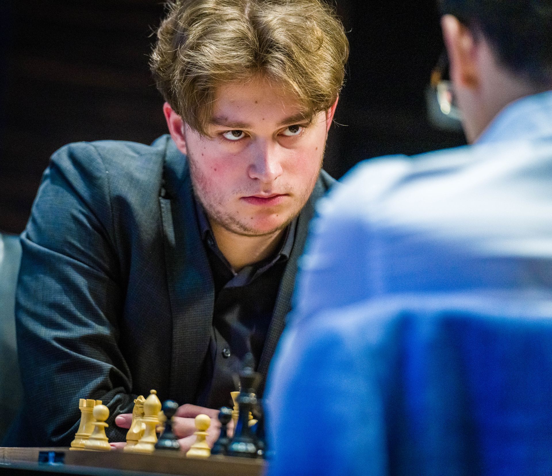 Nepomniachtchi Declines Draw, Topples Leader; Gukesh Jumps Into Tie For 1st  