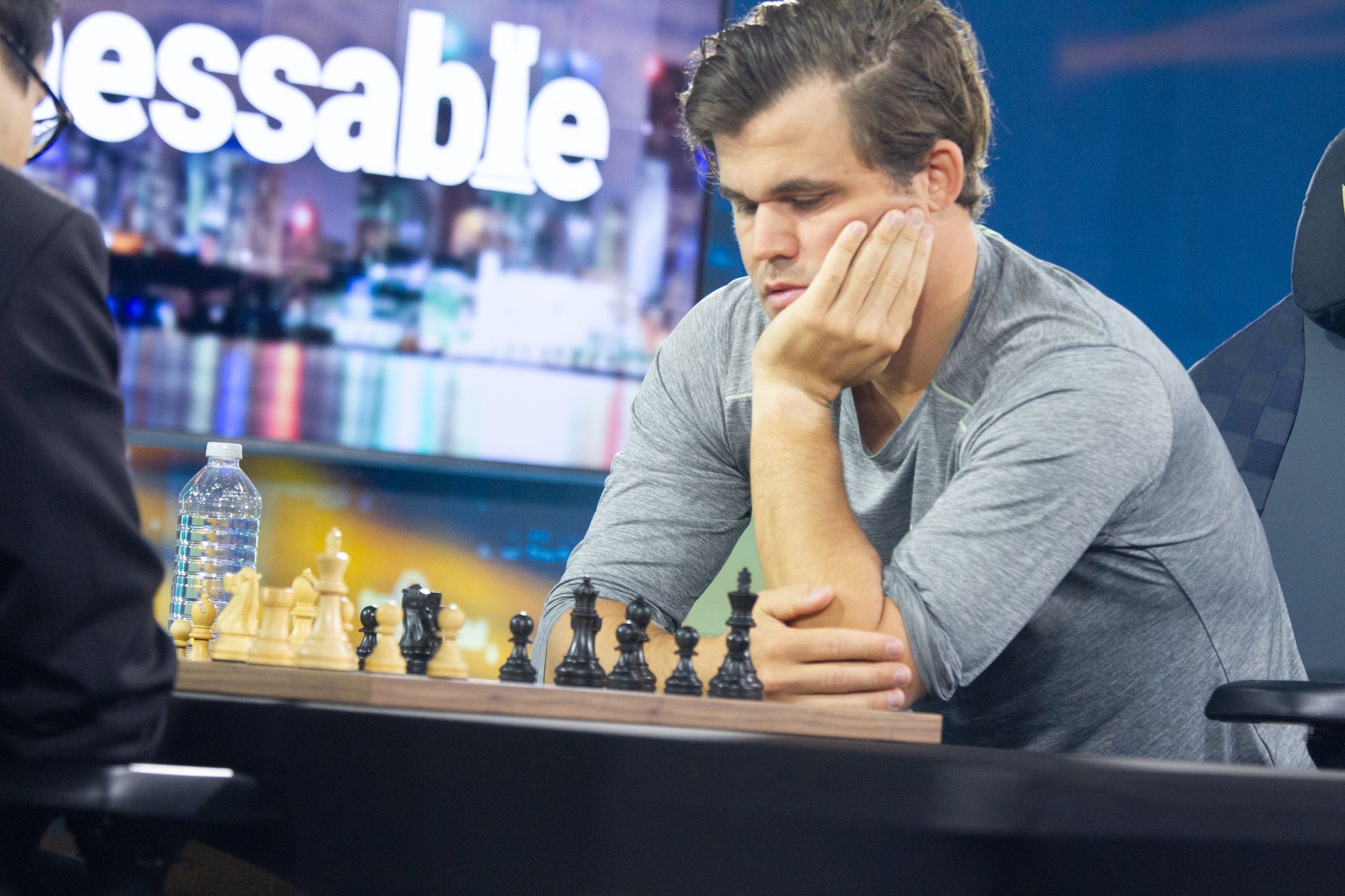 La fortuna sonríe a Carlsen y se clasifica para la final