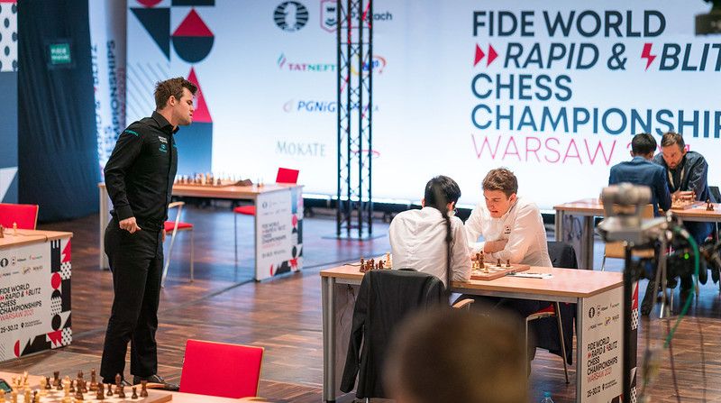 Campeonato Mundial de Rápido - dia 03: Abdusattorov e Kosteniuk são os  novos campeões mundiais de xadrez rápido 