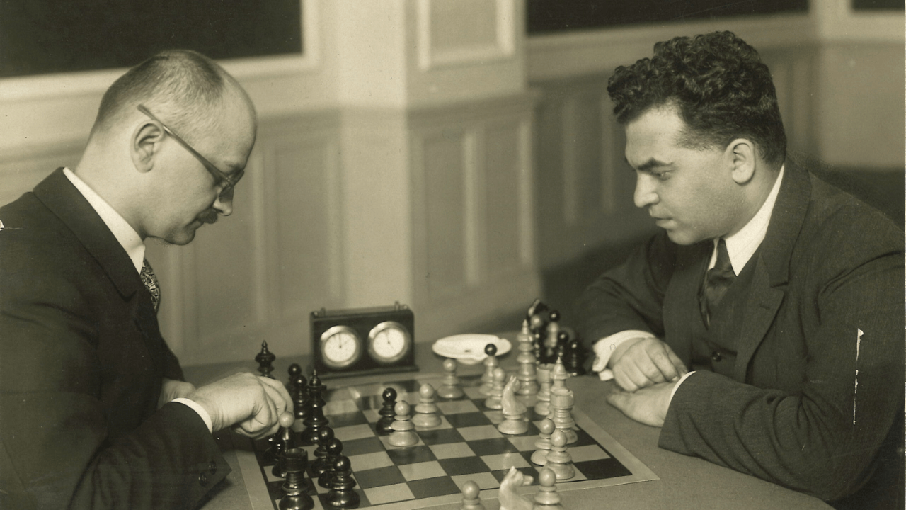 Chess Club Live - Super Grandmaster Alexander Alekhine vs Hyper