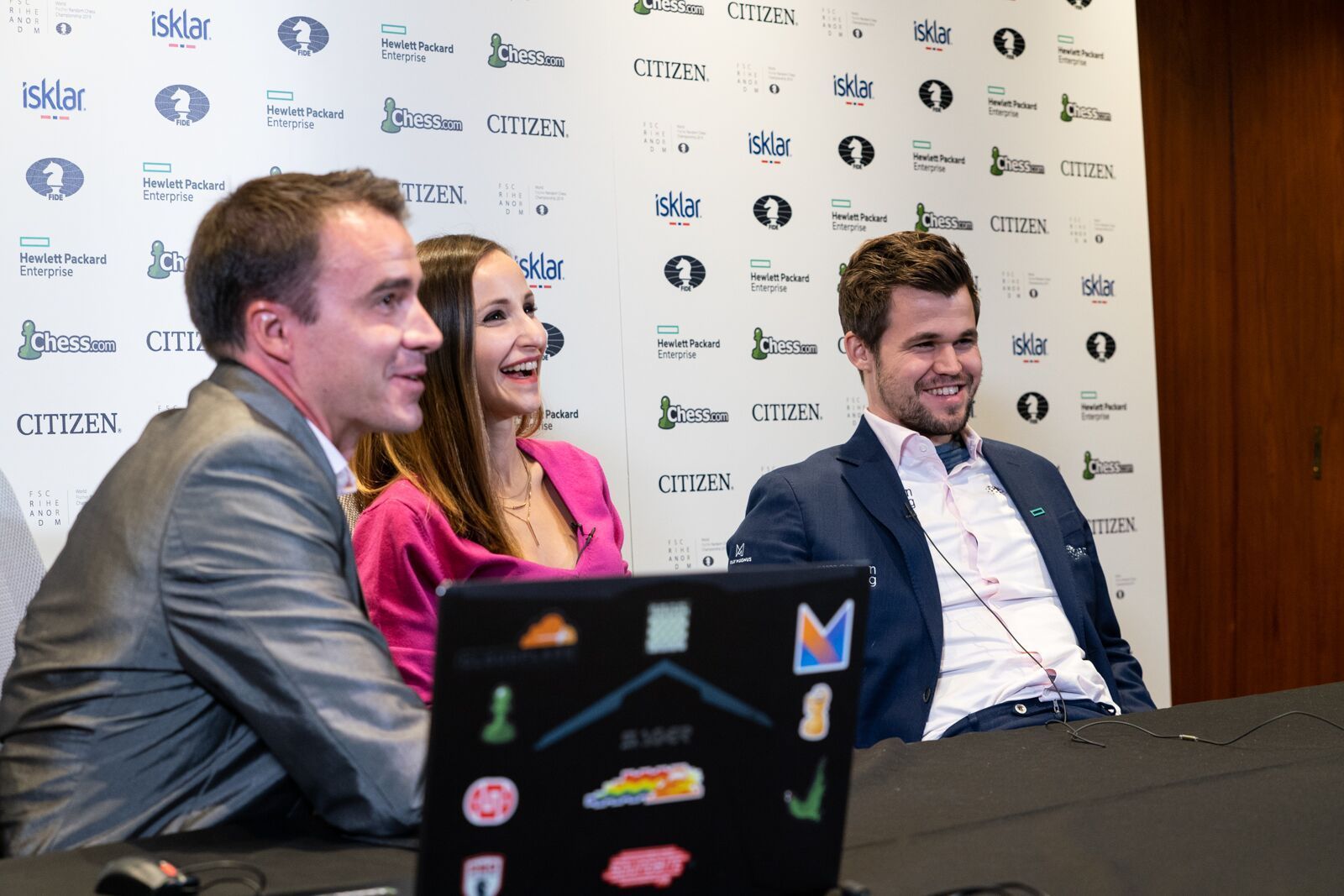 Carlsen joins the Chess.com commentary team on day three after advancing to the championship final.