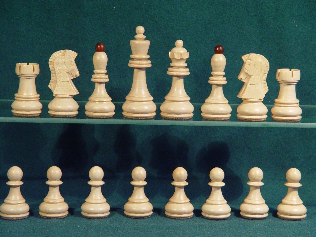 Dubrovnik plastic chess pieces with board wood imitation pieces Chess Set 