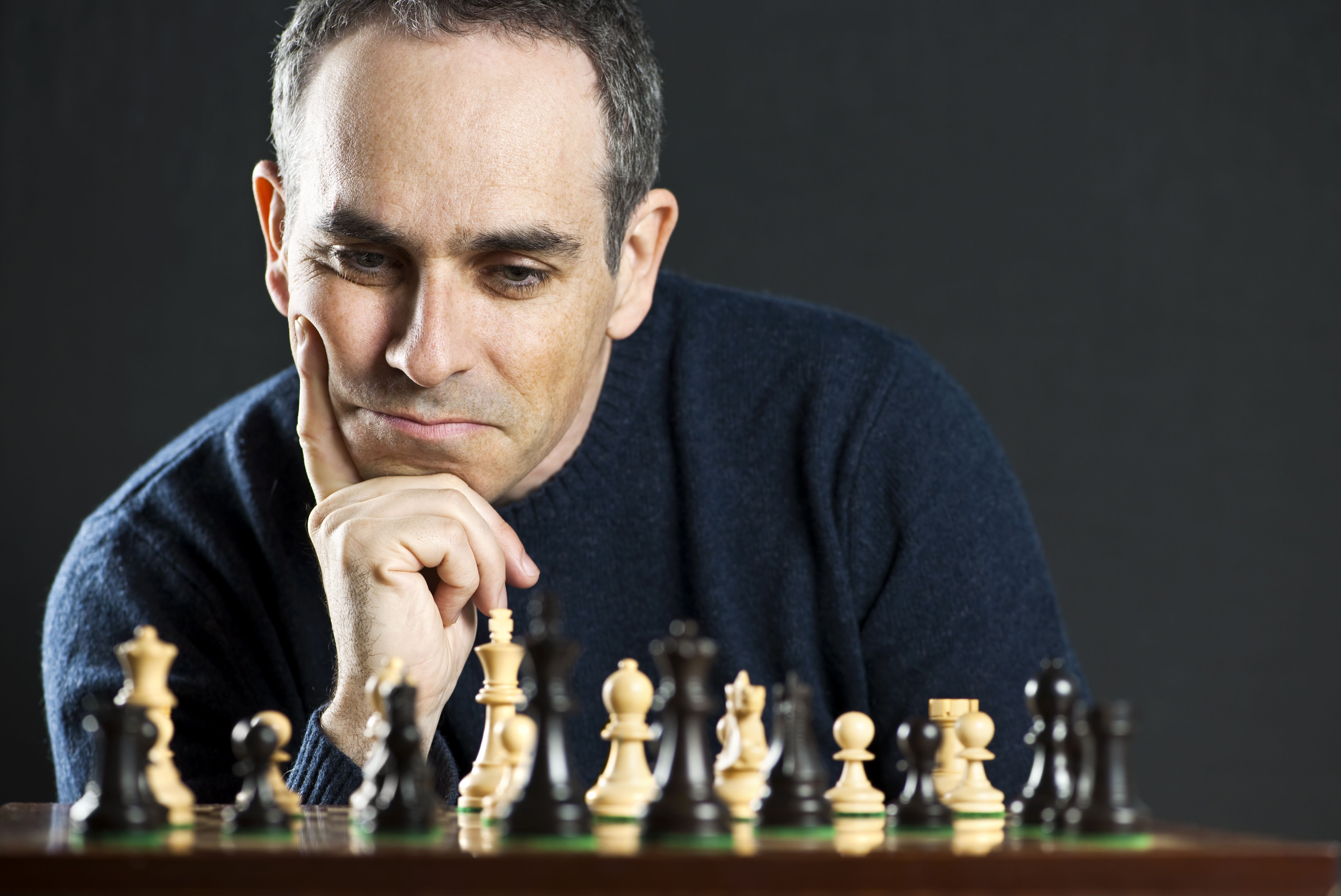 Jogar xadrez melhora o desempenho de estudantes e advogados