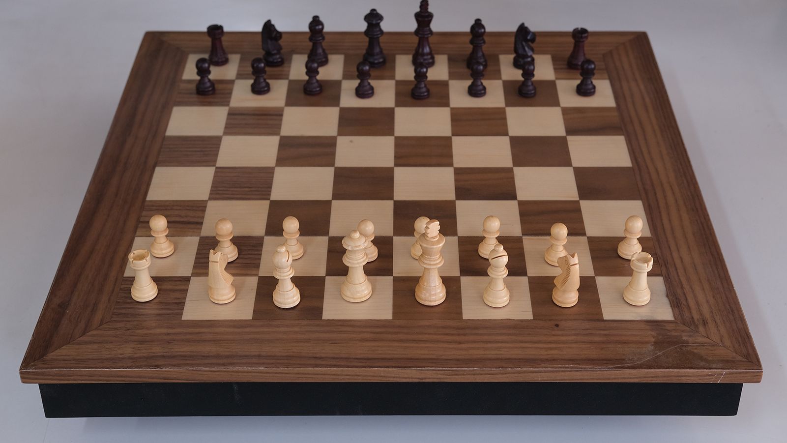 Ghost Chess System Moves Pieces Automatically 