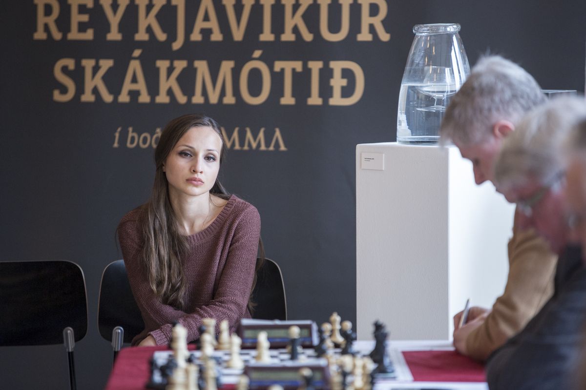Chess richtet die erste Damen Speed Chess Championship aus