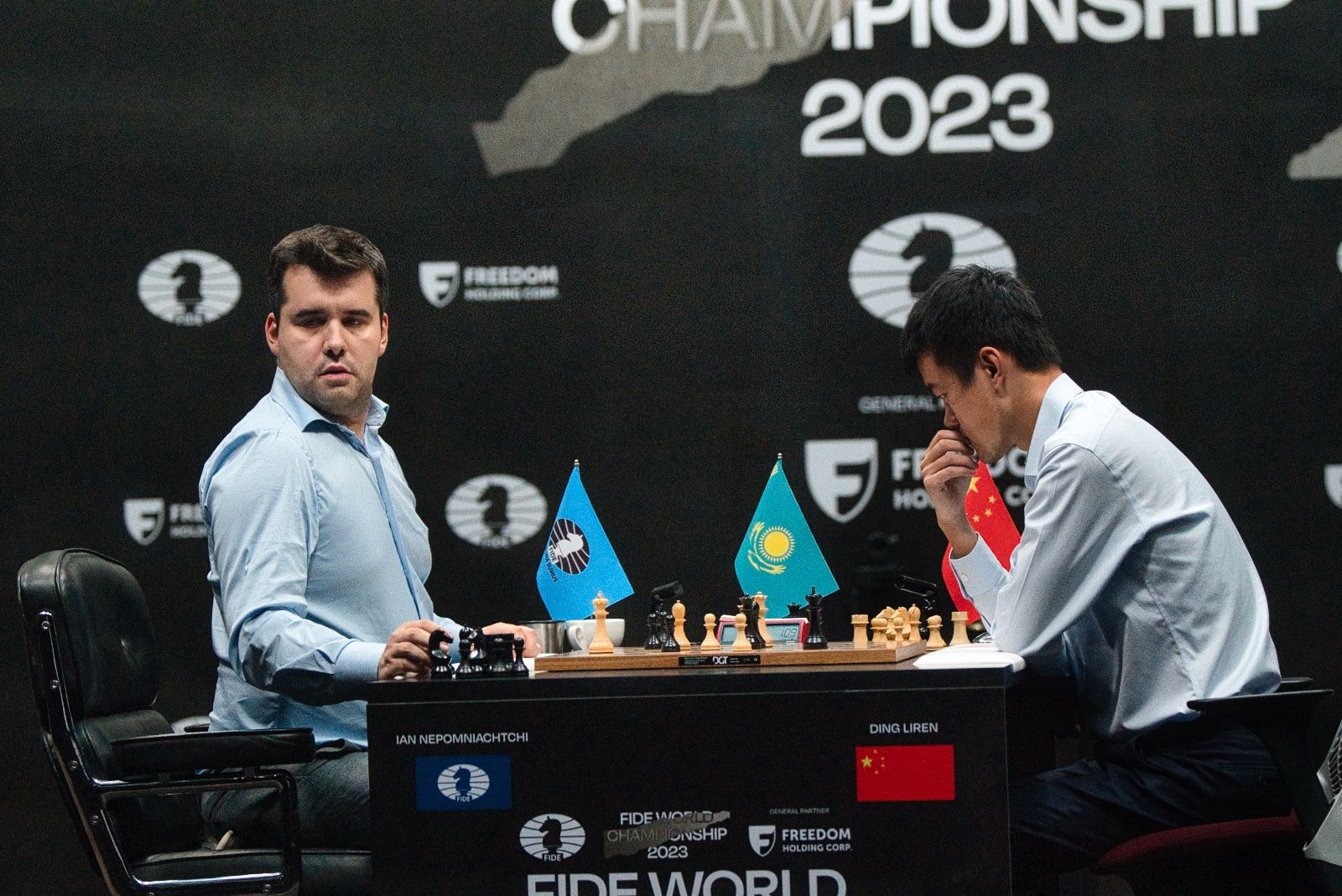Ding Liren derrota Nepomniachtchti e é o primeiro chinês campeão