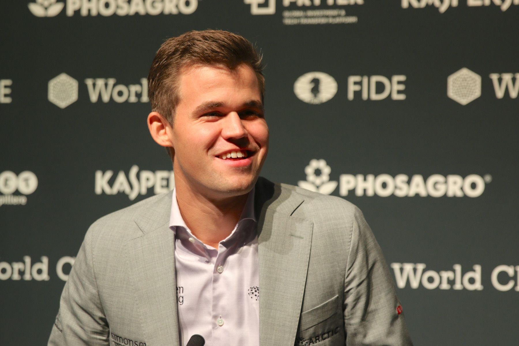 Carlsen-Caruana 5: Magnus can't match his idol