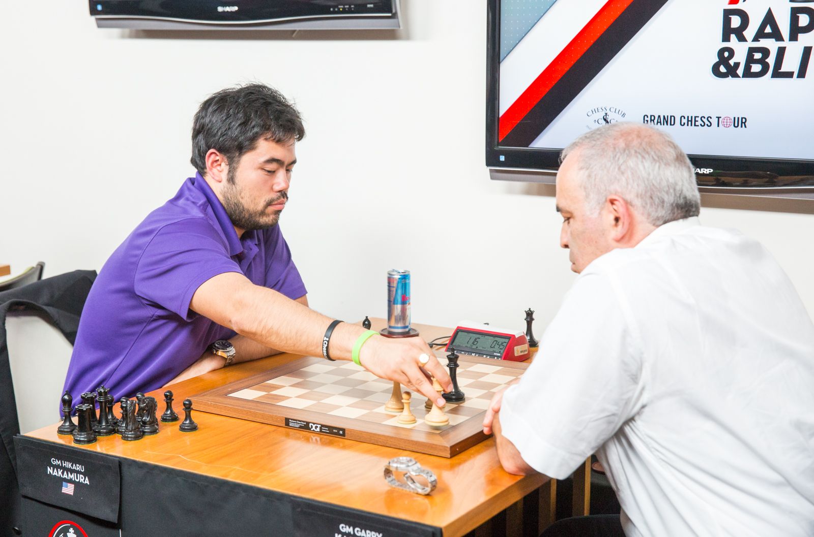 Lenda do xadrez Gary Kasparov deixa aposentadoria após 12 anos
