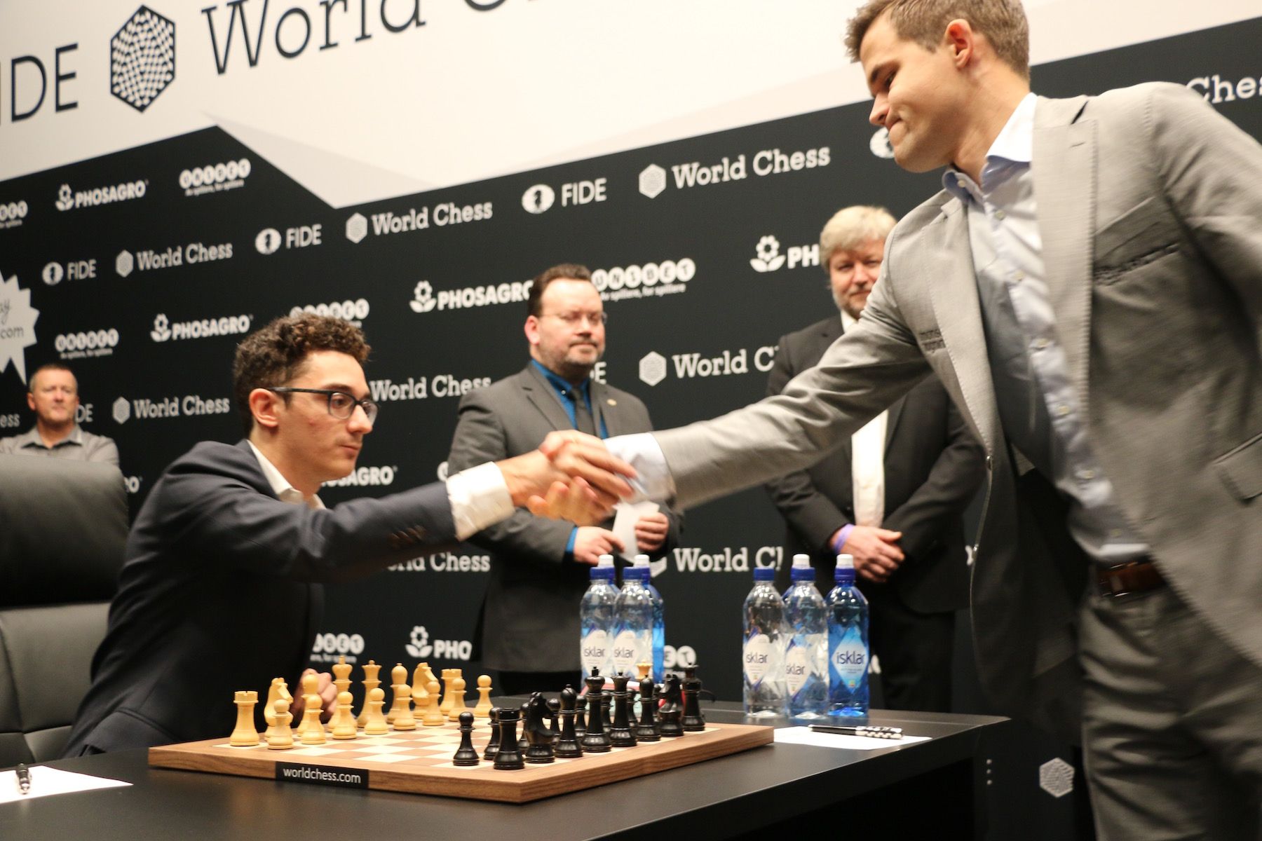 Game 1 - 2018 FIDE World Chess Championship - Caruana-Carlsen 