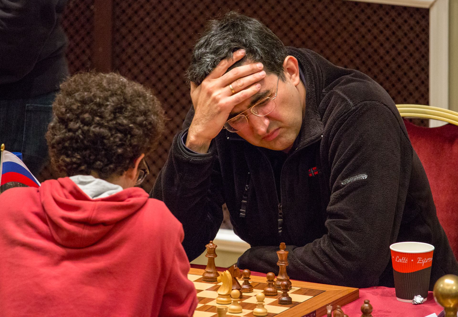 Das Losglück beschert Caruana einen Sieg über Kramnik