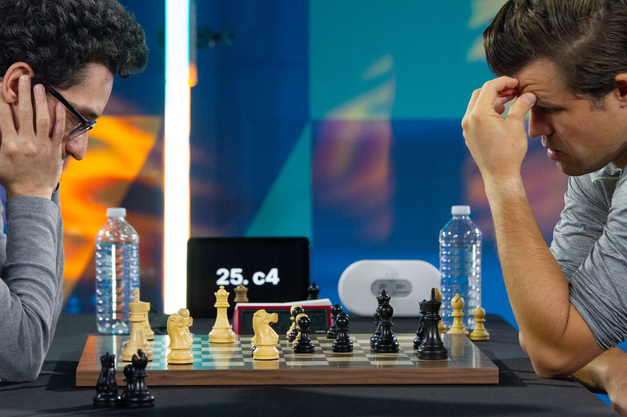 Magnus Carlsen, melhor jogador de xadrez do mundo, passa blefe