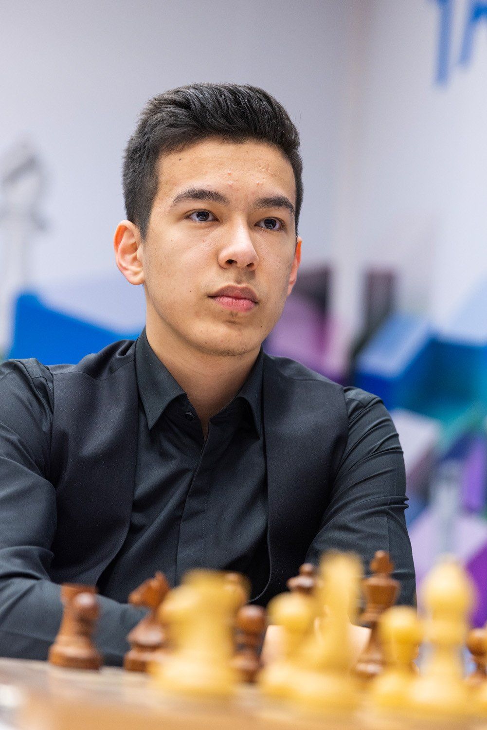 Norueguês Carlsen defende liderança no torneio de xadrez Tata