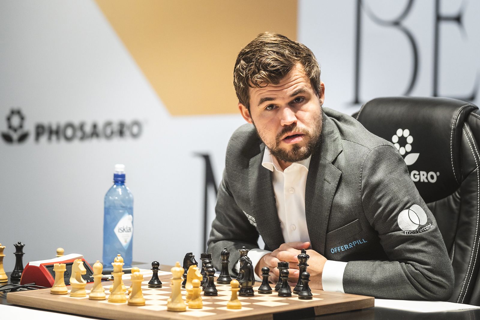 Krikor se surpreende com as habilidades de Magnus Carlsen. 