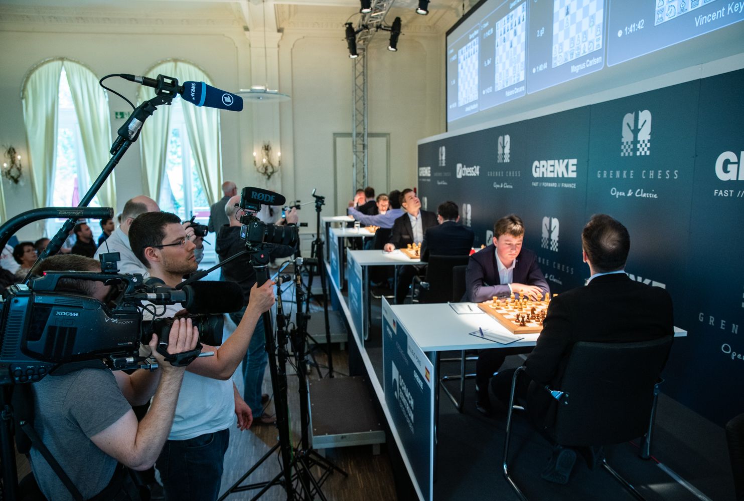Caruana Vence Grenke Chess Classic Com Um Ponto À Frente De Carlsen