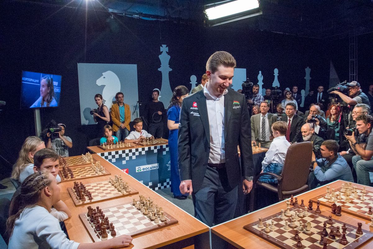 World Chess Championship: Russian's ears turn red after disastrous mistake