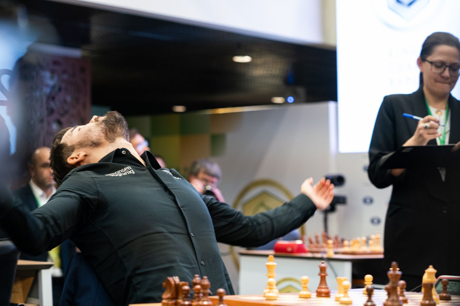 💪 Ganhando do Sistema London 🏰, 💪 Ganhando do Sistema London 🏰 ⚡️  Partida BLITZ com o GM Krikor ⚡️, By Chess.com - Português