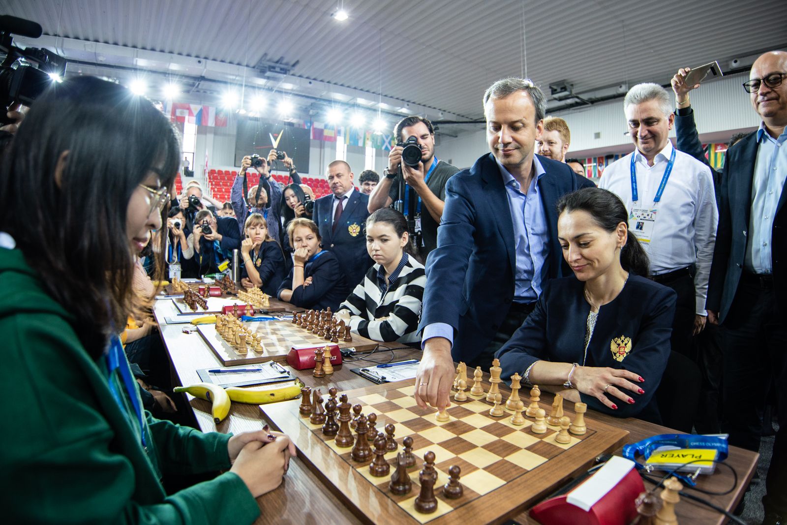 Ding Liren and Ju Wenjun from the 2018 chess Olympiad. Now both of them  today are the World Chess Champions. : r/Sino