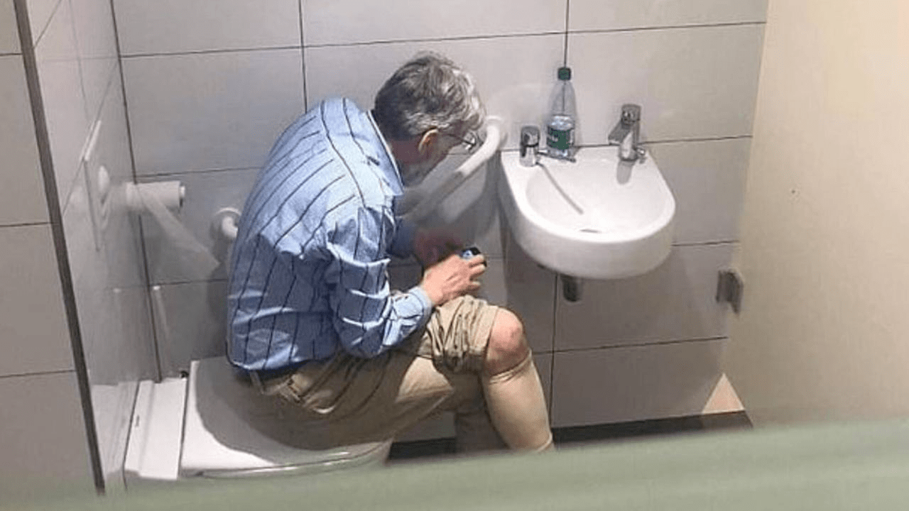 Igors Rausis toilet