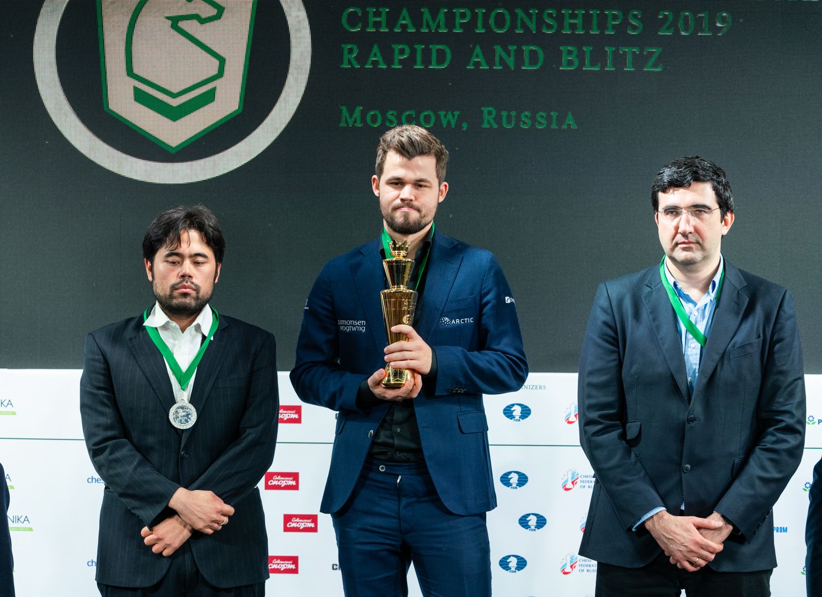 Chess.com on X: MAGNUS DOES IT AGAIN! 🏆🏆 Congratulations to  @MagnusCarlsen for winning his SIXTH World Blitz Championship, and  completing the #RapidBlitz double! 👏🔥  / X