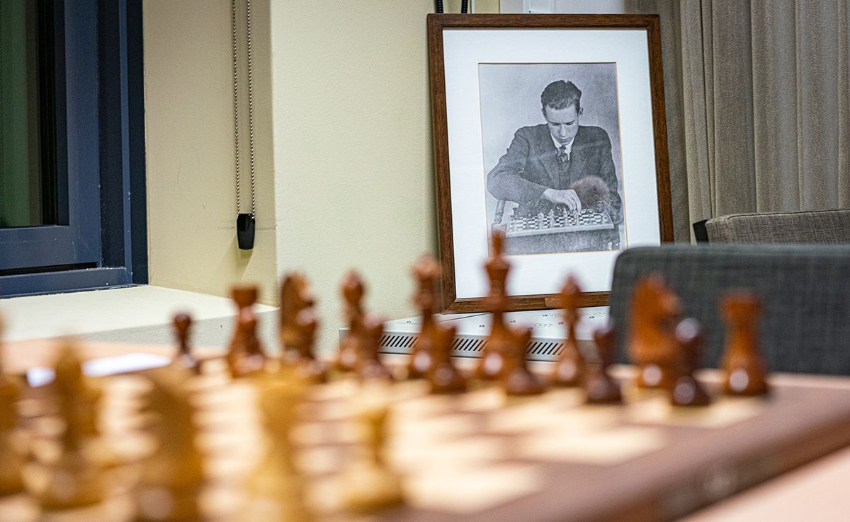 Kasparov wins first match against old nemesis Karpov