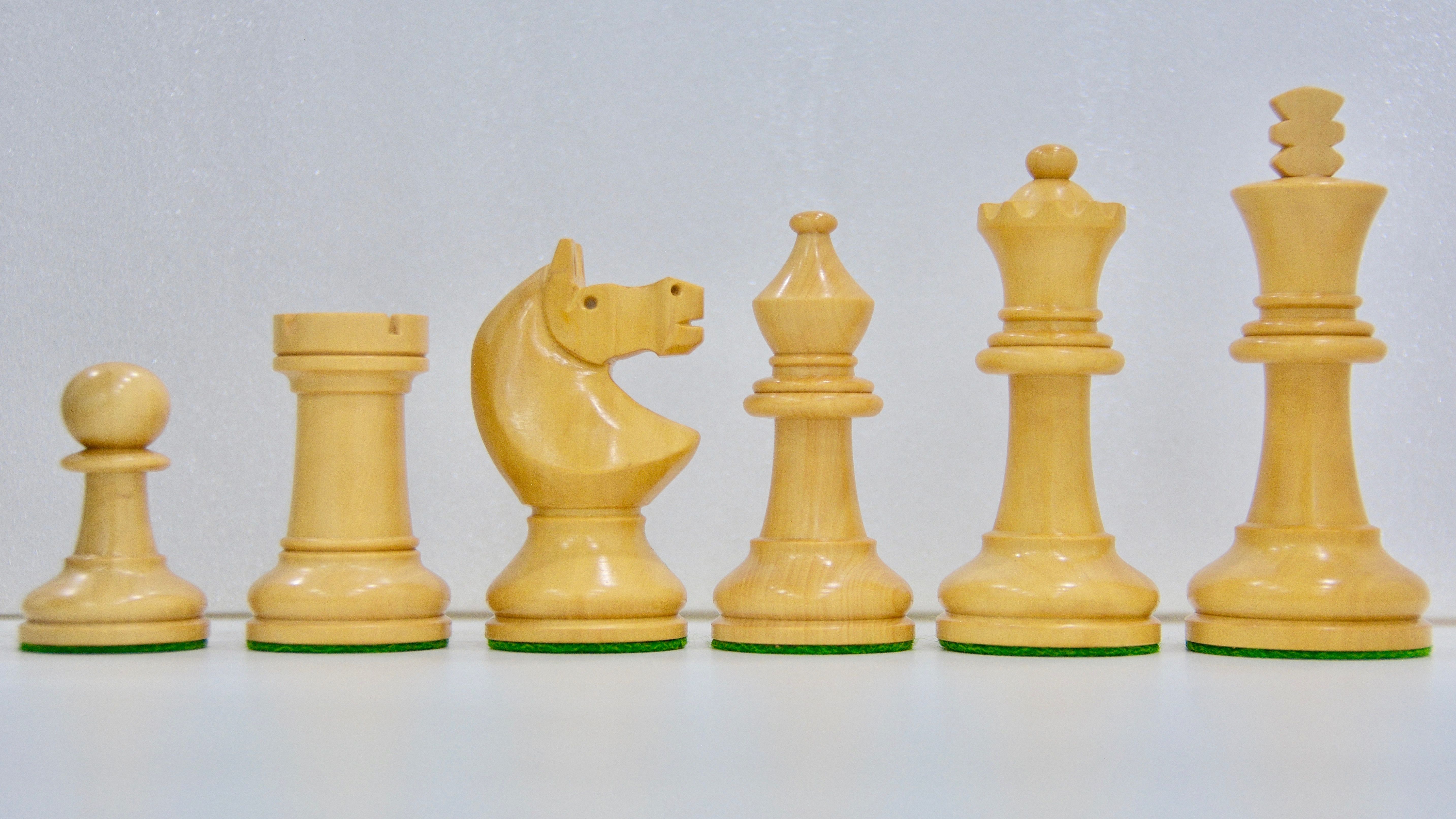 The California Chrome Staunton Series Chess Set in Ebony 4.1" King Box wood 