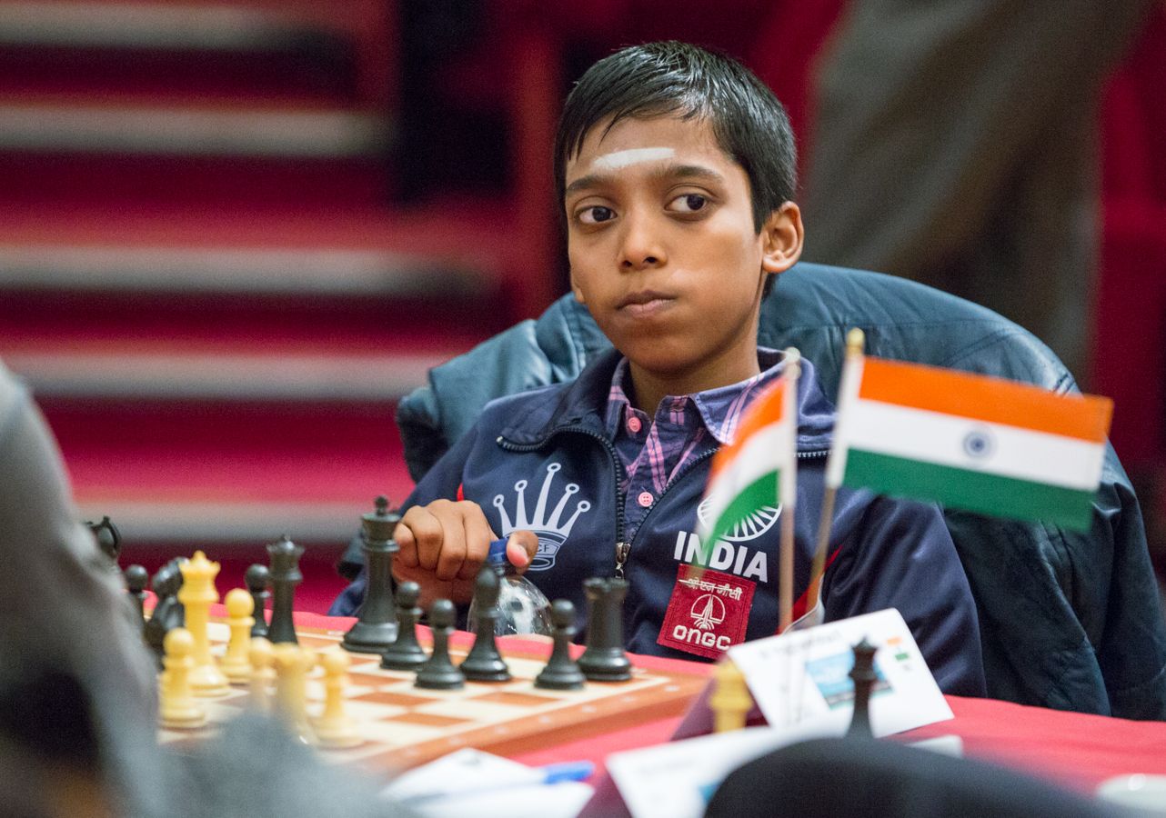 Pragg: o mestre de xadrez indiano de 16 anos que venceu o número um do  mundo – Observador