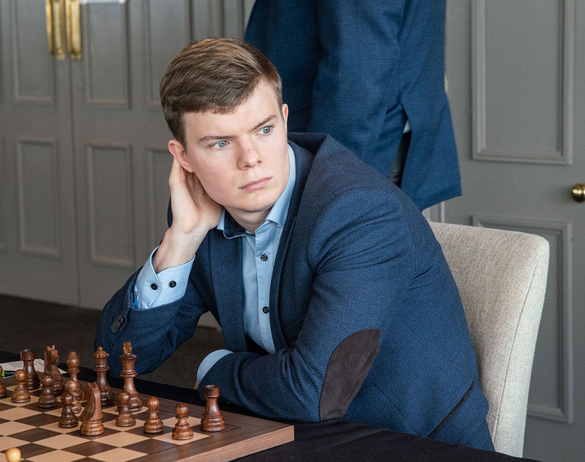 आइल ऑफ मैन पर 2019 Chess.com FIDE ग्रैंड स्विस टूर्नामेंट के दौरान किरिल अलेक्सेन्को, जहां पूर्व रूसी तीसरे स्थान पर रहे।  फोटो: मारिया एमिलियानोवा/Chess.com
