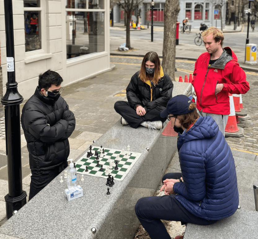 London street chess hi-res stock photography and images - Alamy